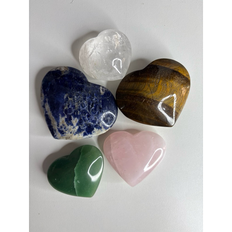 Coração em pedras naturais, cristal, quertzo rosa, quartzo azul, sodalita, olho de tigre. em Oferta na Shopee