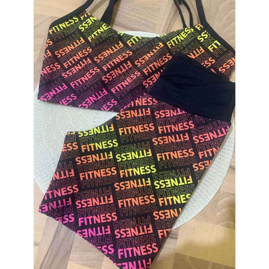 Conjunto Fitness Top + Short + Xuxa de Cabelo Brinde Estampa Fitness