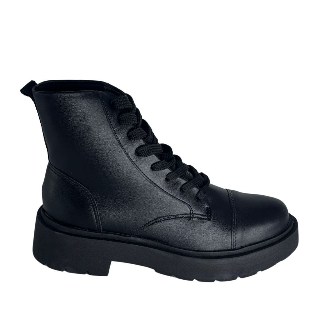 Bota Feminina Sua Cia Preto Cano Médio Tratorada Coturno com Cadarço 8307.147
