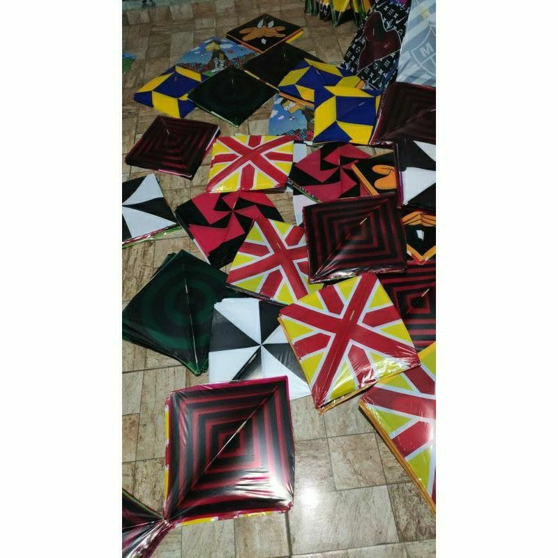 Raia , flechinha , pipa , papagaio ,raia  38x38 ( 10 unidades  sortidas)  ( Estampado e liso )