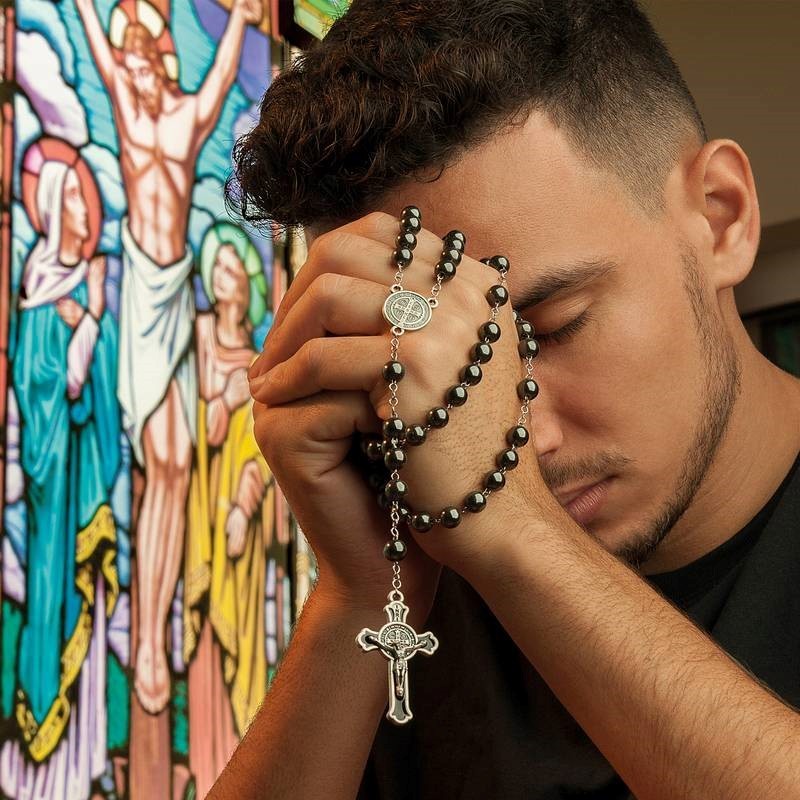 Colar Terço Hematita Medalha São Bento Com Crucifixo Moldado