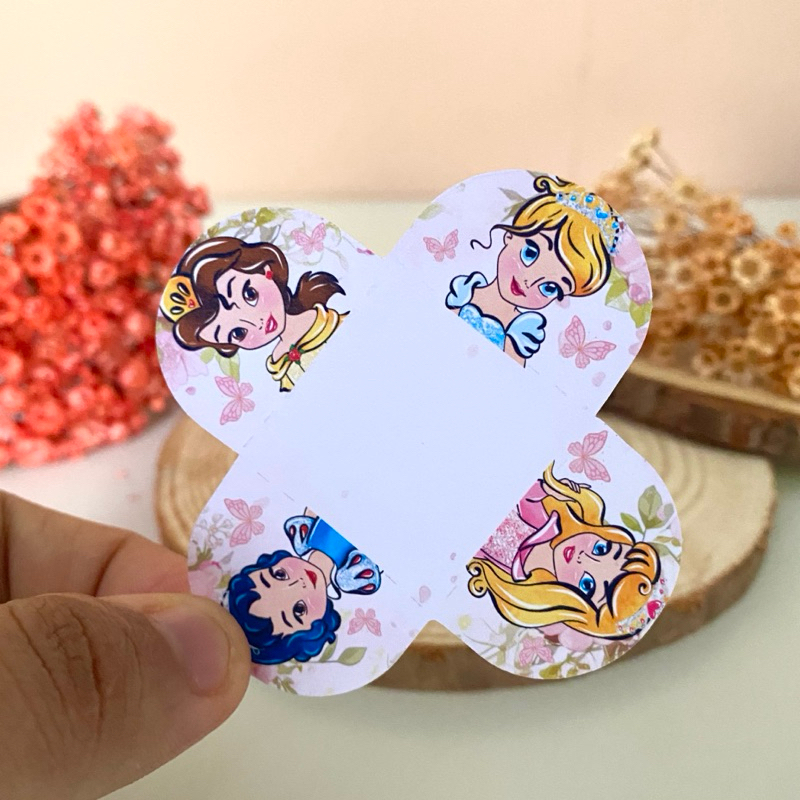 100 Forminhas para doces Princesas Disney , 4 pétalas brigadeiro Festa infantil Doces Aniversario