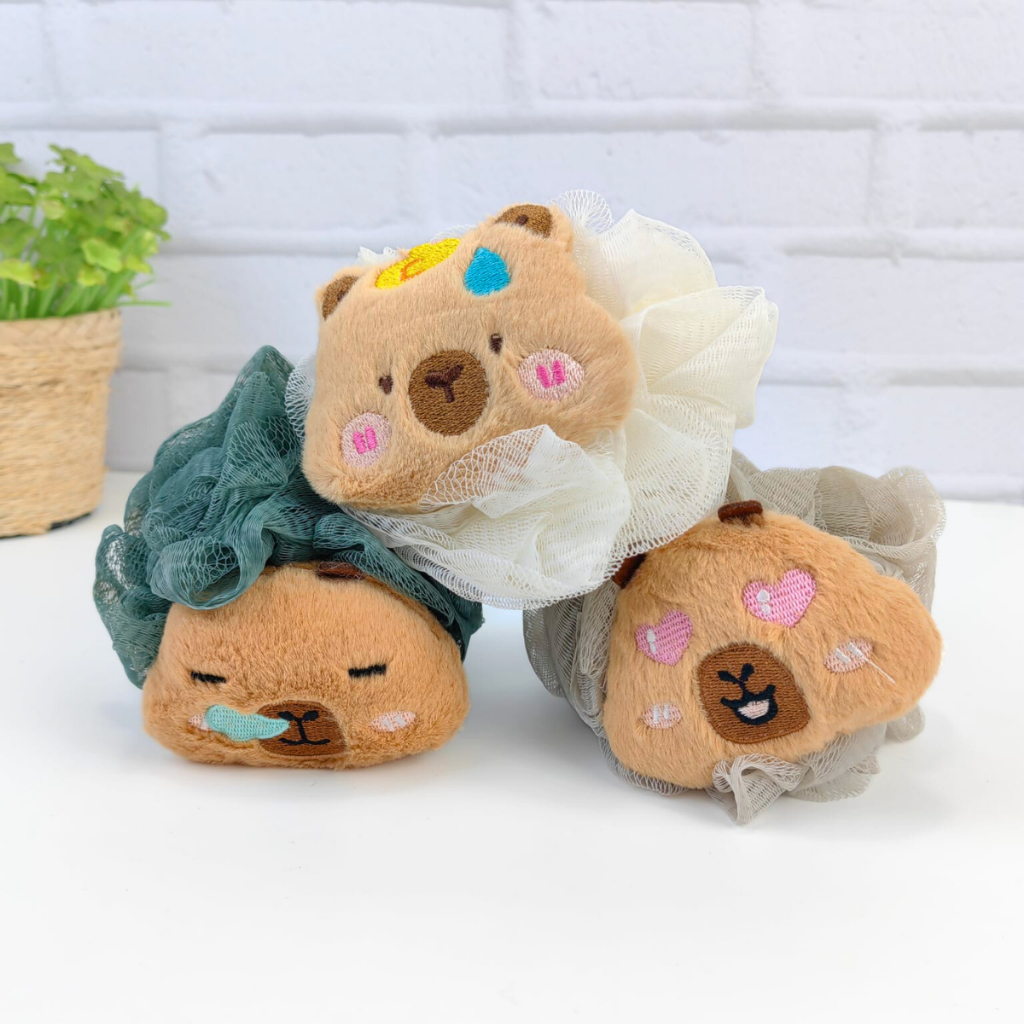 Bucha de Banho com Pelúcia de Capivara na Cor Cinza, Verde e Branco Love - Allmini
