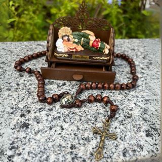 Kit São José Dormindo de Resina na Cama de MDF + Terço de São José em Oferta na Shopee