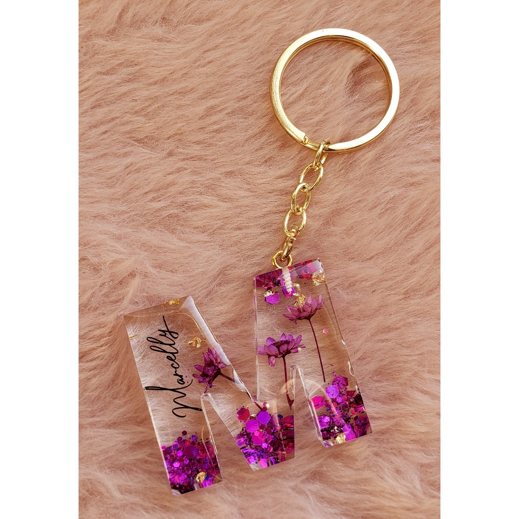 Chaveiro em Resina LETRA INICIAL Resina/Flor PERSONALIZADO Nome