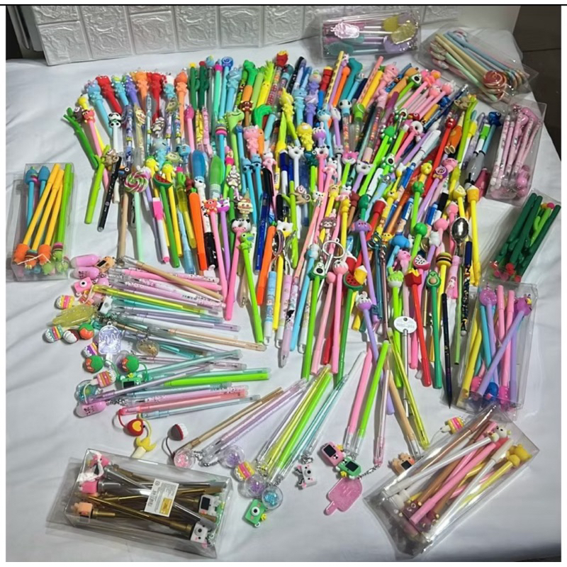 Kit 10/20/30/50 Unidades Canetas fofas Criativas Gel Personagens Animadas Kawaii modelos diversos