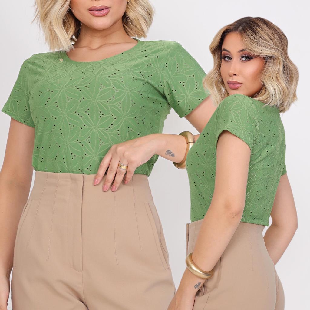 Blusa Feminina Casual Malha Leve de Manga Curta e Detalhe de Metal