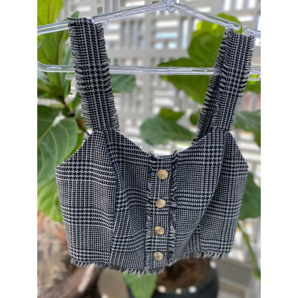 BLUSA FEMININA CROPPEED COM BOTÃO E FRANJA DISCRETA XADREZ perfeita