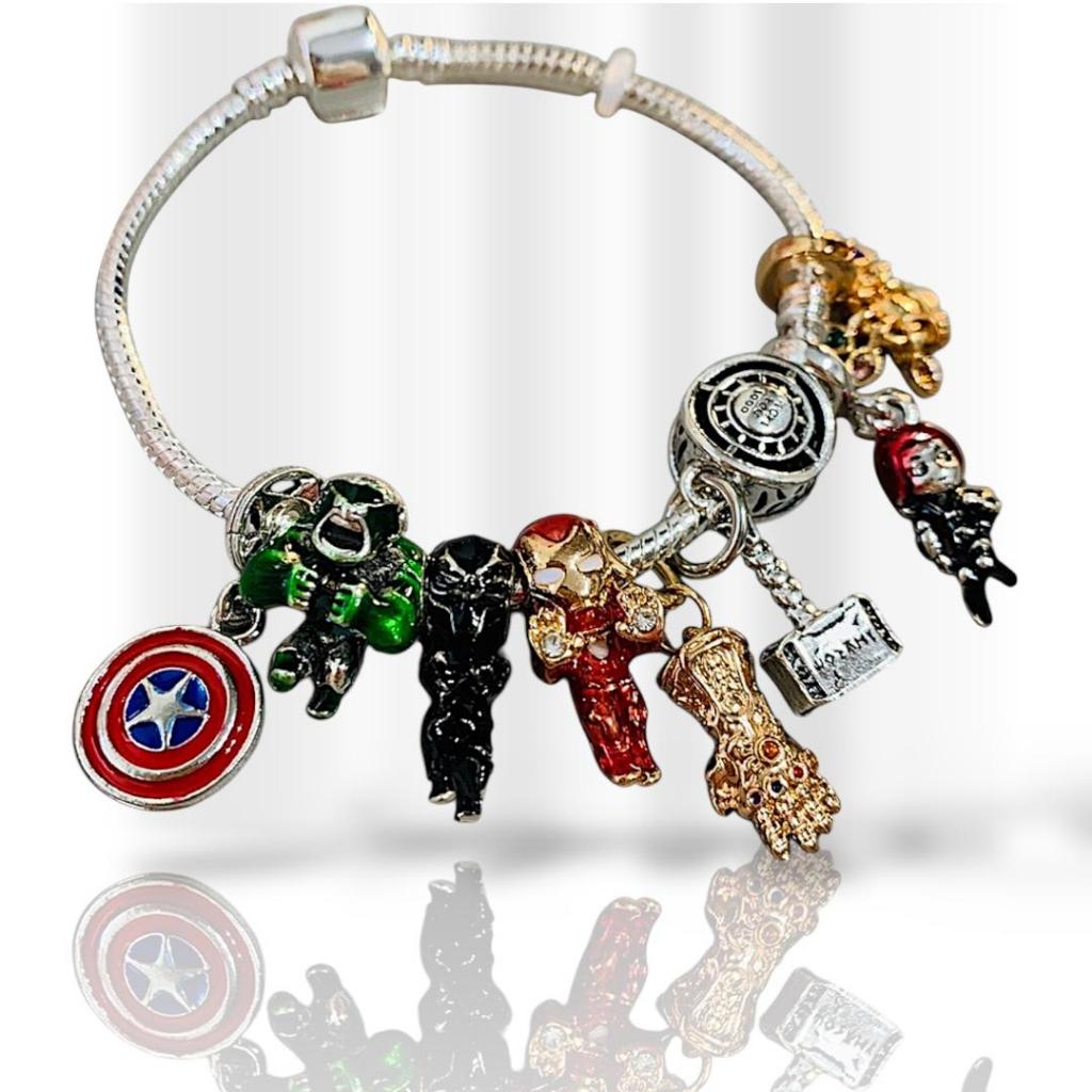 Pulseira Marvel com Berloques | Super-Heróis Vingadores | Geek Feminino Hulk, Thor, Iron Man e mais