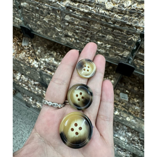 Botão tartaruga para camisa/roupas femininas 4 furos TAM 18mm 21mm e 25mm ( 50 UNIDADES ) em Oferta na Shopee