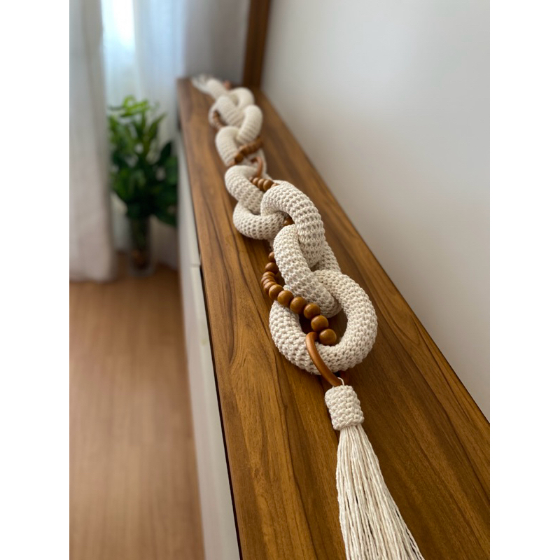 colar de mesa (crochê e contas de madeira)