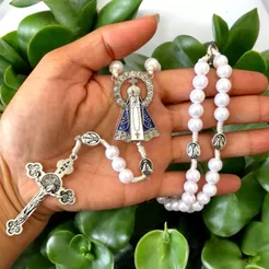 Terço Nossa Senhora Aparecida Pérola Pescoço com Fecho - 40 cm - PROMOÇÃO