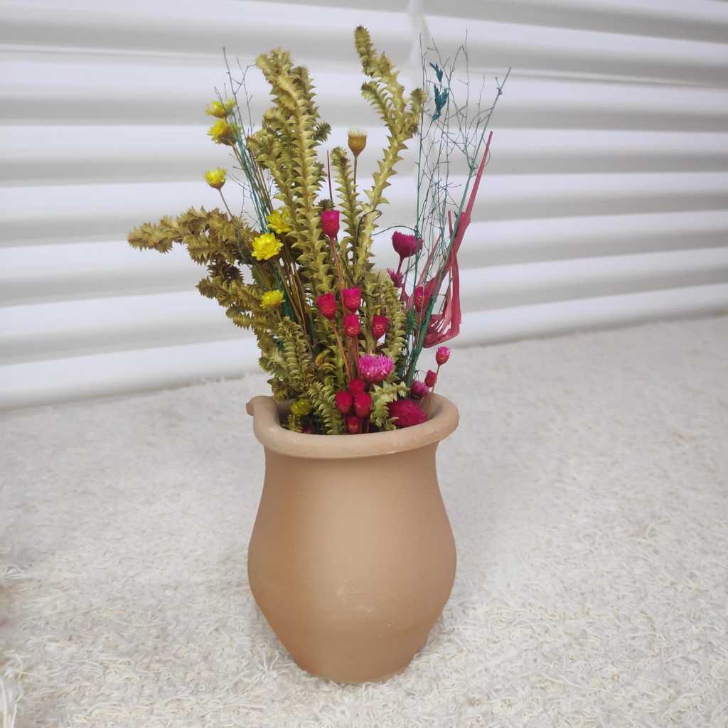 Mini Jarro de Barro com buquê de folhas desidratadas