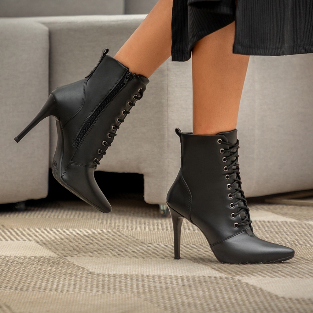 Bota Coturno Feminino Cadarço Frontal Bico Fino Cano Curto Mega Promoção