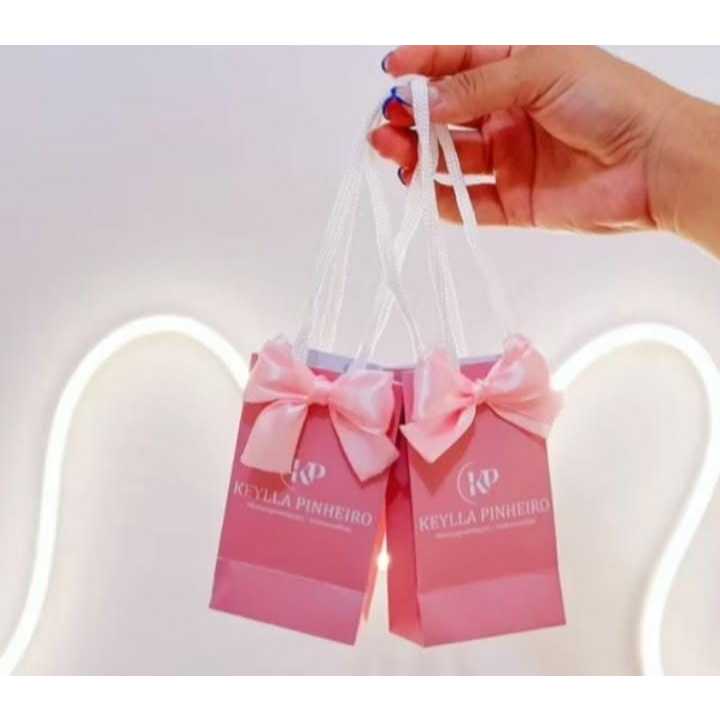 15 UNIDADES SACOLAS PERSONALIZADAS  DE PAPEL QUALQUER TEMA OU COM SUA LOGO DE PAPEL- com alça de nylon envio/festa/event