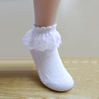 Meia Infantil com Babado de Renda - Ideal para Batizado, Festas e Ocasiões Especiais - Branca em Oferta na Shopee