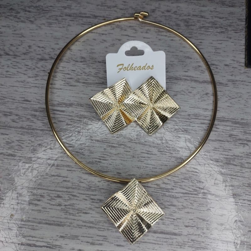 Choker Dourado Designer geométrico e quadriculado conjunto. em Oferta na Shopee