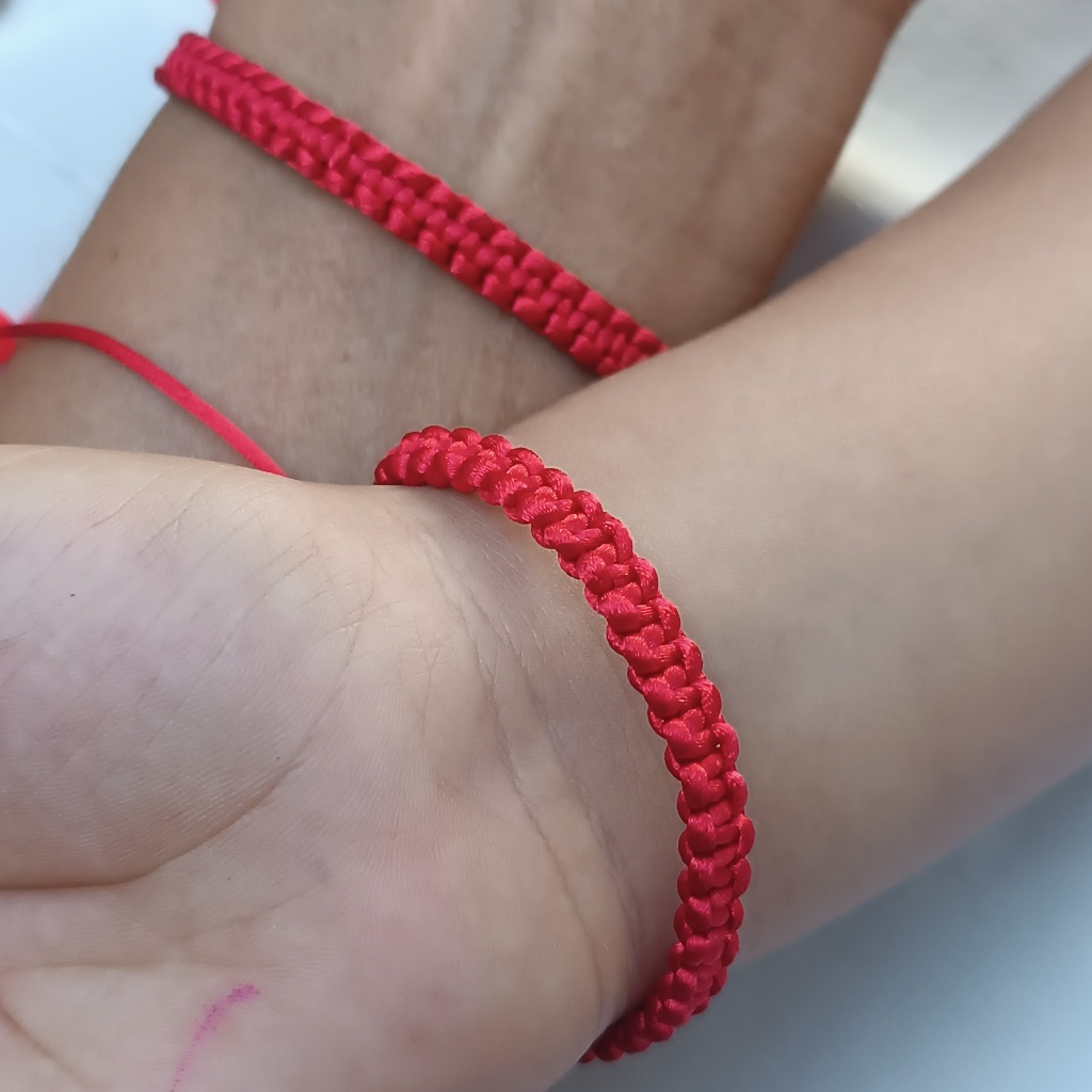 KIT PULSEIRA VERMELHA EM MACRAME ARTESANAL TAMANHO AJUSTÁVEL MÃE E FILHO PAI E FILHO