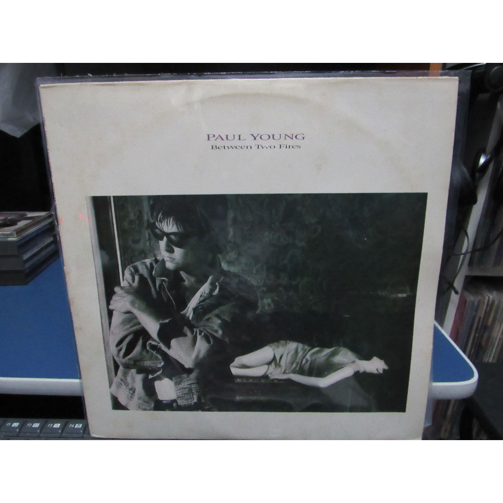 Disco Viniil LP Paul Young - Between Two Fires ROCK POP 1986