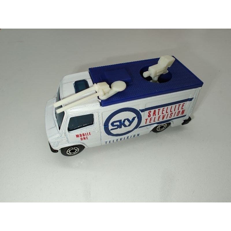 Miniatura Matchbox Mercedes Sprinter Satellite Television Sky