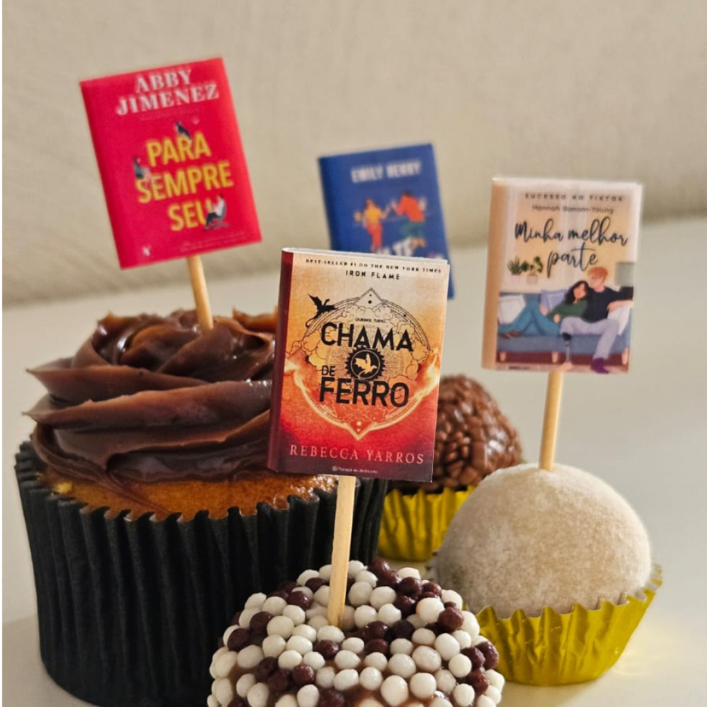 Kit 10 Enfeites Mini Livros Personalizados Para Doces e Bolos