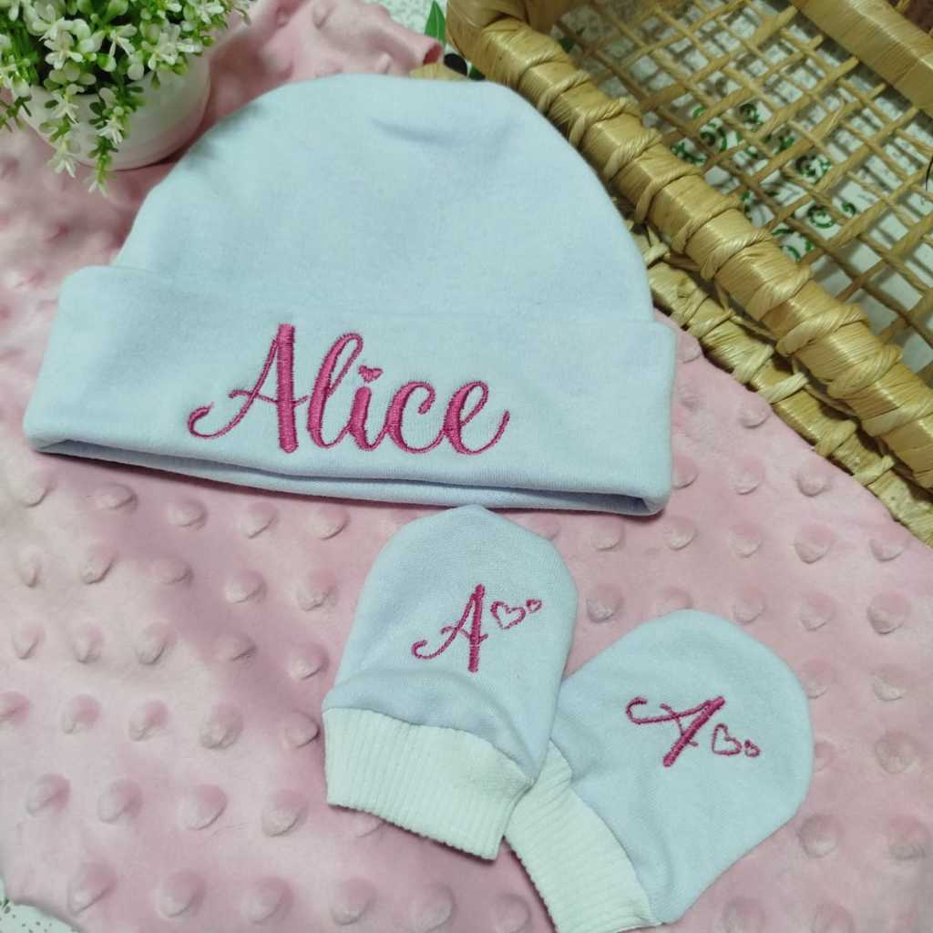 Touca RN e luva maternidade personalizada com nome do bebê em Oferta na Shopee