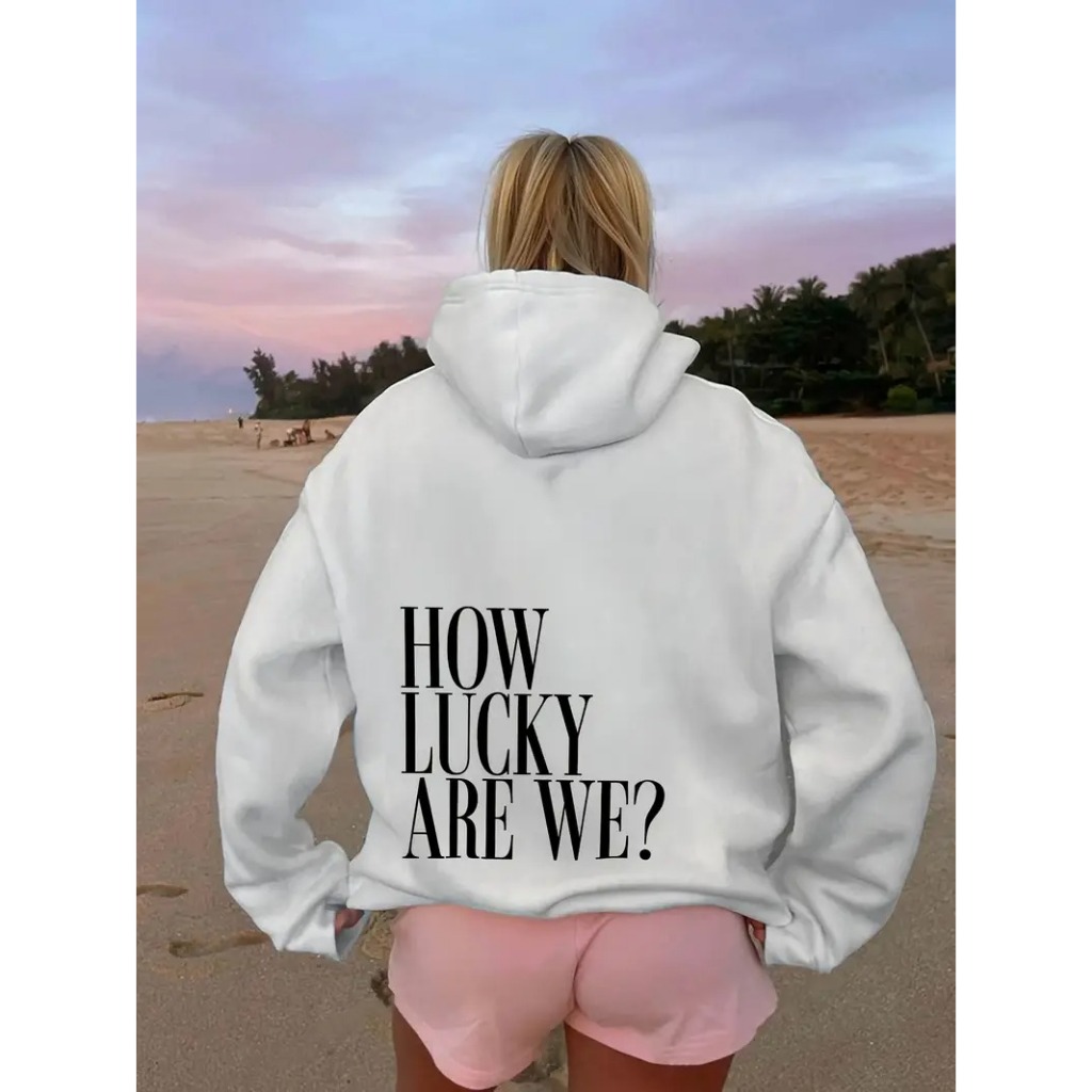 Moletom com Capuz Unisex "Quão Sortudos Somos" Moda Outono e Inverno Casual com Estampa de Letras "Quão Sortudos Somos"