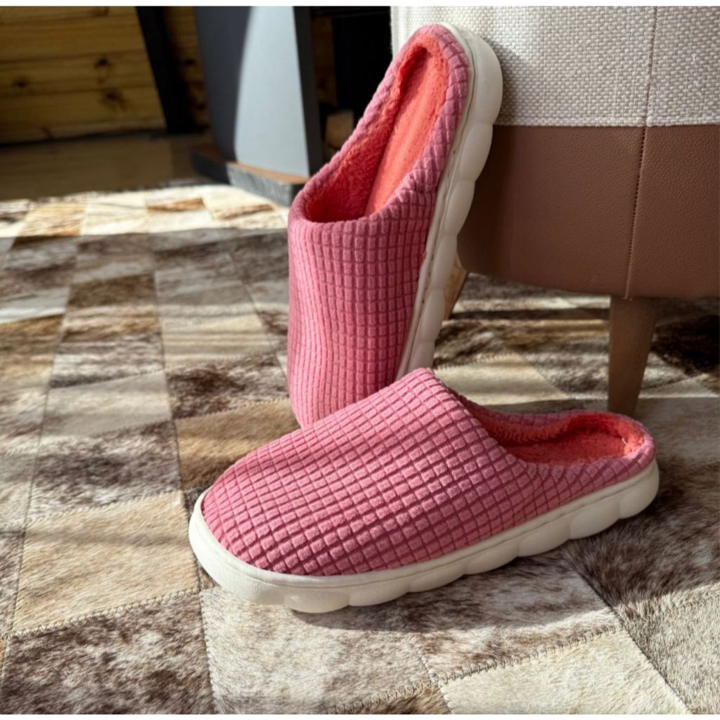Pantufa Confort antiderrapante solado de Nuvem emborrachado quentinha para o inverno em Oferta na Shopee