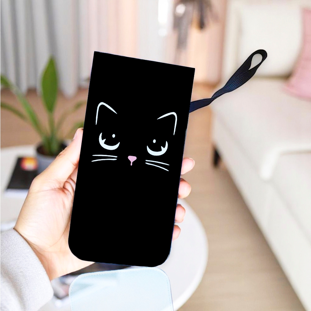 Capinha Celular Case Proteção Neoprene Universal compátivel com todas as marcas Gato Preto Miau em Oferta na Shopee