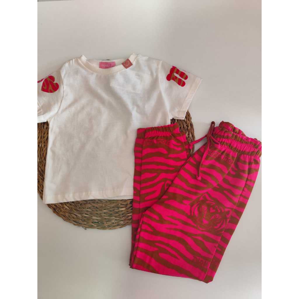 Conjunto Infantil Feminino Momi | Blusa Off-White Coração Veludo Calça Jogger Pink Caramelo Tigrinha | Tamanho:4