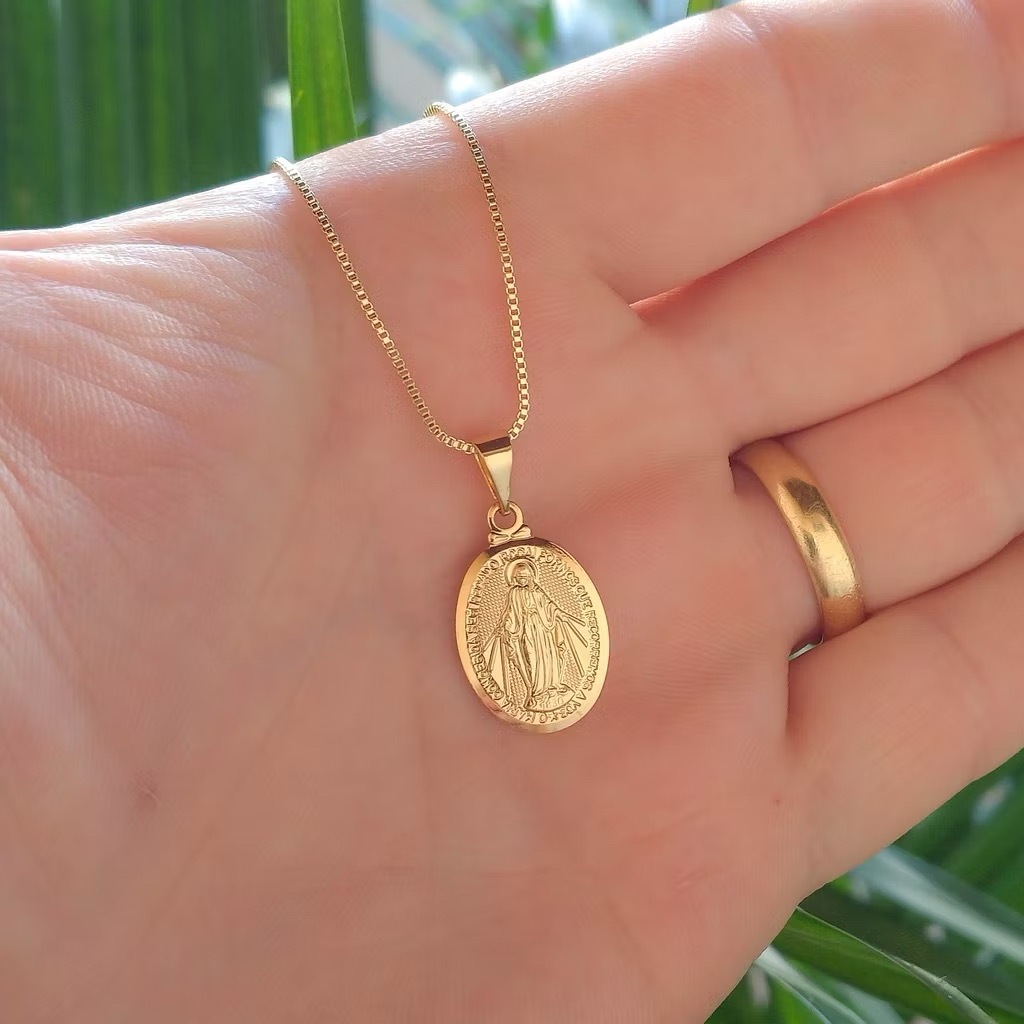 Colar corrente feminina com pingente medalha de Nossa Senhora banhado e Ouro 18k e PRATA 925 em Oferta na Shopee
