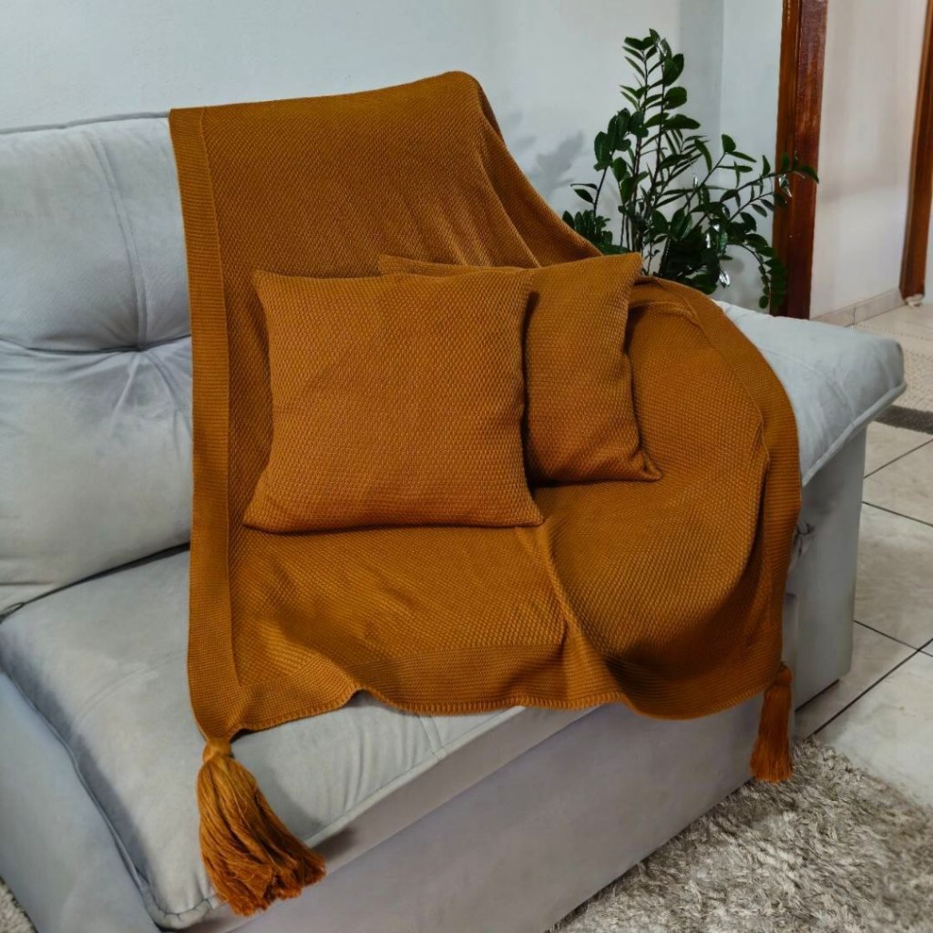 Kit Peseira Manta Tricot Pompom 150x90cm + 2 Capas Almofada 45x45cm Sofá Cama Decorativa
