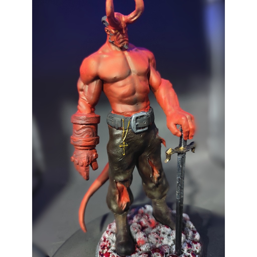 ACTION FIGURE HELLBOY! 🔥