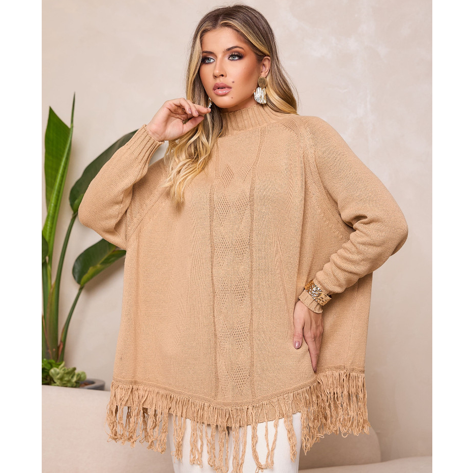 Blusa Feminina Tricot Gola Alta Estilo Poncho com Franjas e Trama Central