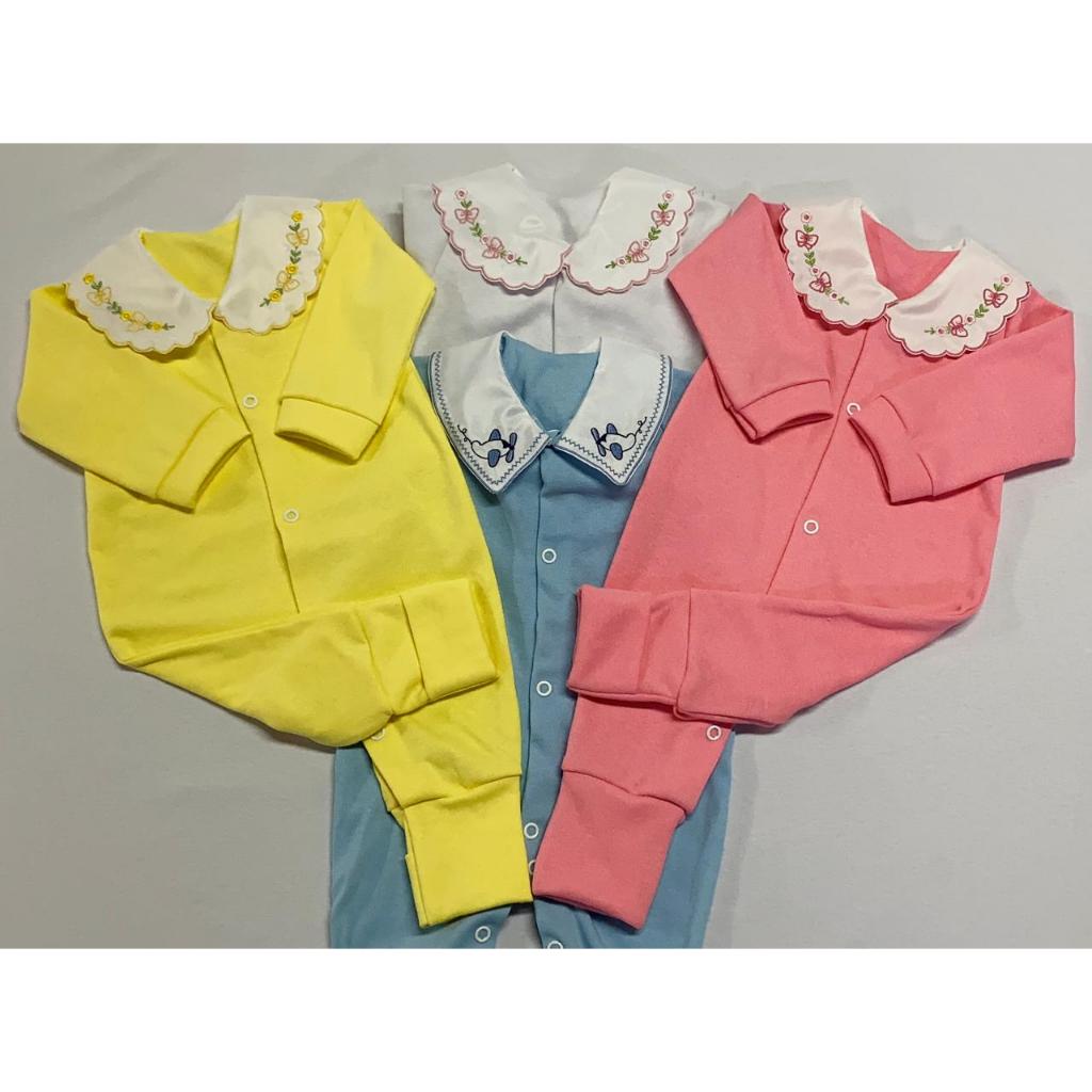 Macacão Bebê Luxo – Gola Bordada Fina + Pé Reversível | Conforto e Elegância
