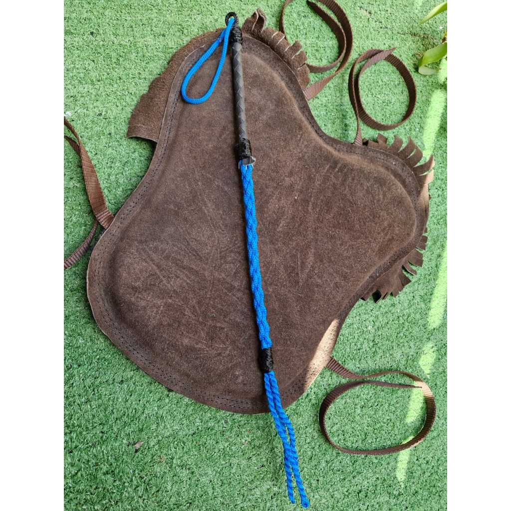 Conjunto para montaria bumbum feliz camurça marrom + tala chicote para cavalos azul