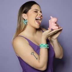 Mordedor Rosa com Chocalho da Nina - TurmaTube | Dentição e Estímulo Sensorial para Bebês