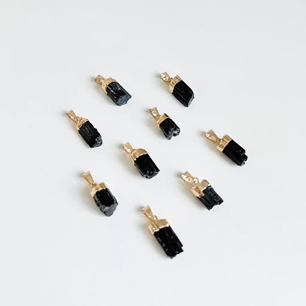 PINGENTE TURMALINA NEGRA MINI - Dourado em Oferta na Shopee