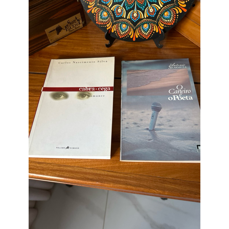 Kit com 2 Livros: Livro Cabra-cega de Carlos Nascimento Silva e o livro O Carteiro e o Poeta de Antonio Skármeta