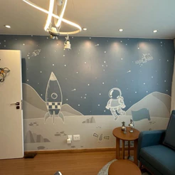 Papel de Parede Adesivo Astronauta Infantil 3D – Foguete, Espaço, Quarto de Menino, Autocolante