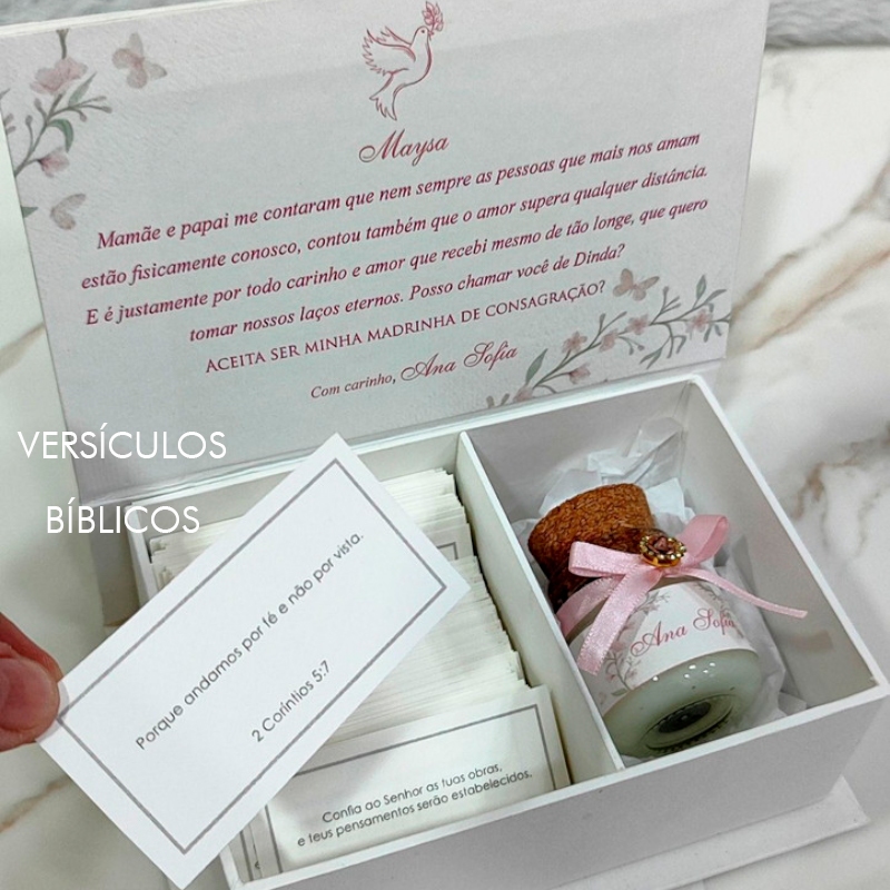 CAIXA CONVITE PADRINHOS BATIZADO/CRISMA/PRIMEIRA COMUNHÃO DE CARTONAGEM PERSONALIZADA COM MINI VELA