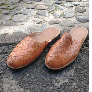 Mule de couro Xagrim Mule em couro Sandalia Mabuche Branco Natural Trançado em Oferta na Shopee