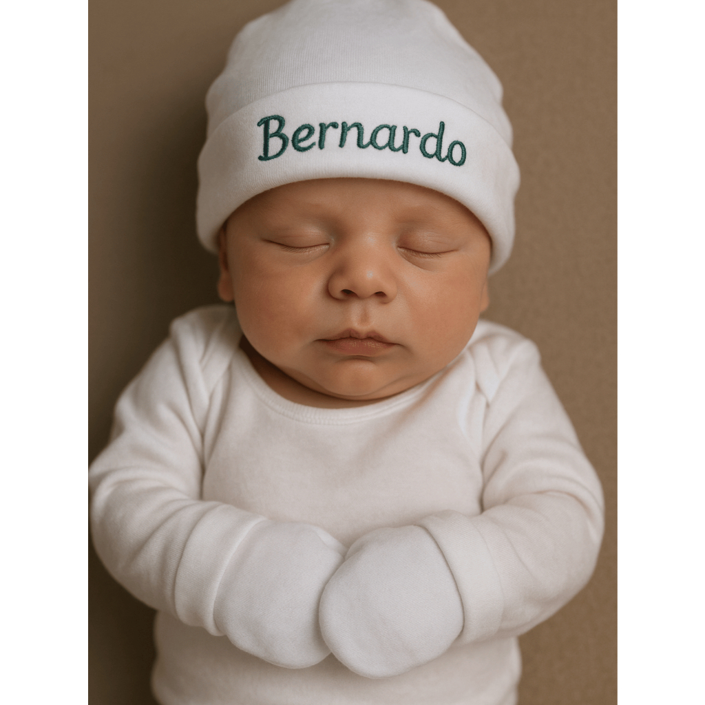 Conjunto Touca e Luvinha Bebê Menino e Menina Malha 100% Algodão Nome Bordado na Touca Personalizado Conjunto Touca e Luvinha Bebê Menino e Menina Malha 100% Algodão Nome Bordado na Touca Personalizado