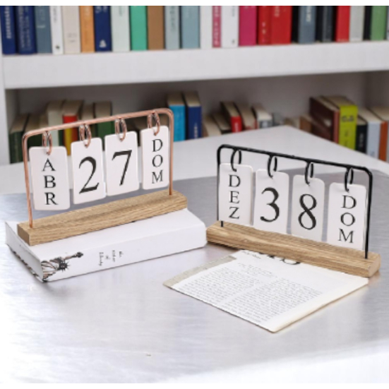 Calendário de Mesa Decorativo com Plaquinhas Preto/Dourado Permanente Escritório