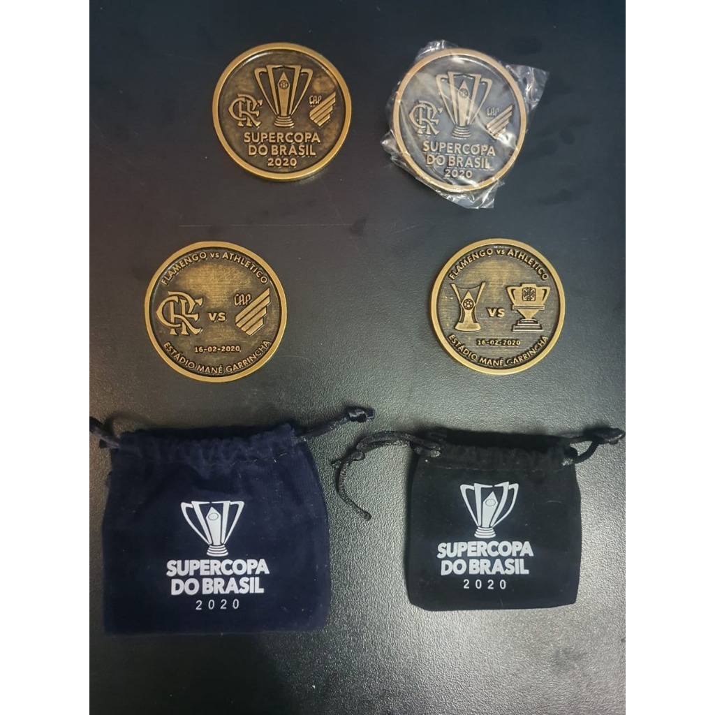 Moeda comemorativa Supercopa do Brasil 2020 Flamengo X Athletico. Modelo Taças e Escudos.