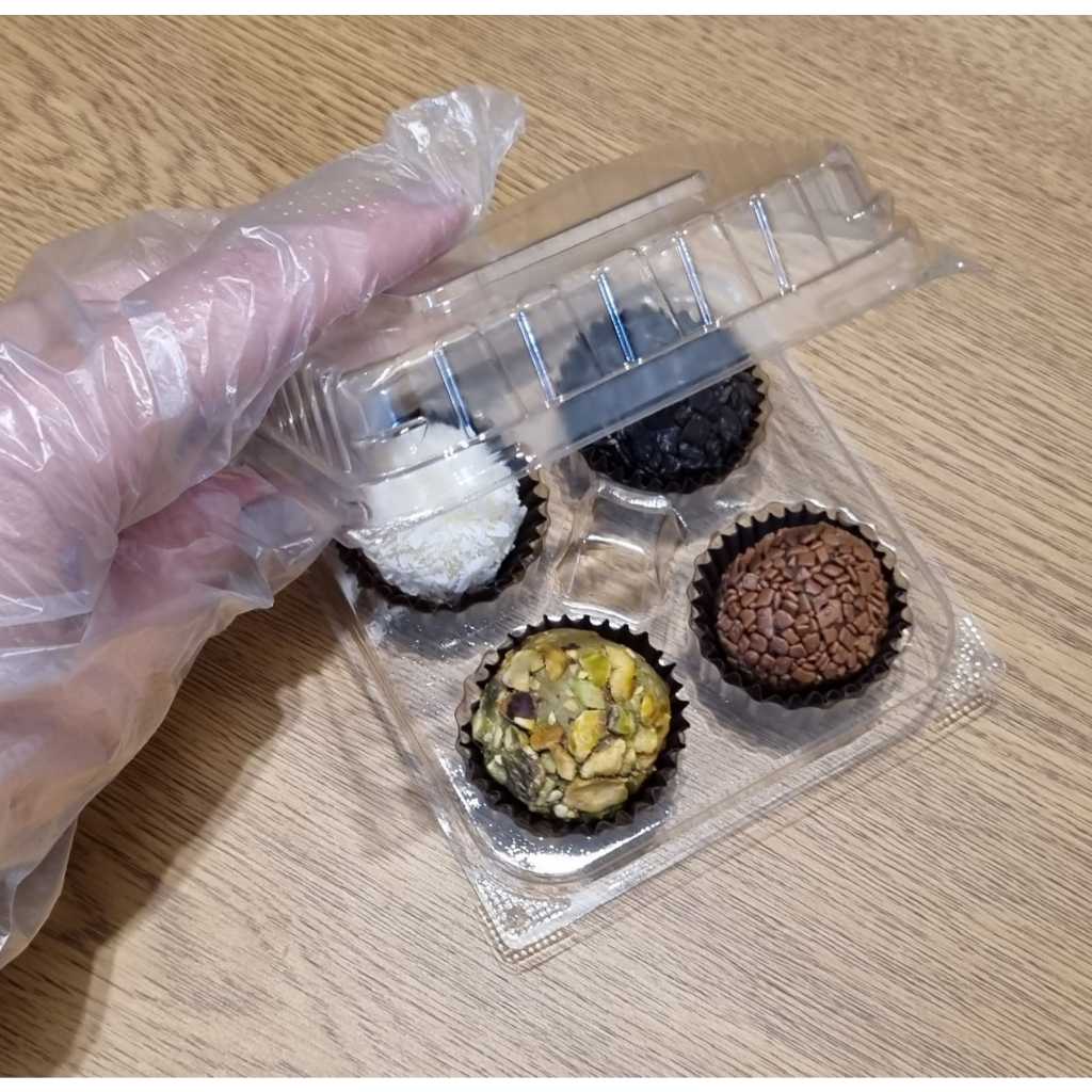 F654 EMBALAGEM PLÁSTICA QUADRADA PEQUENA 4 DOCINHOS FESTA BRIGADEIRO FIBRAFORM