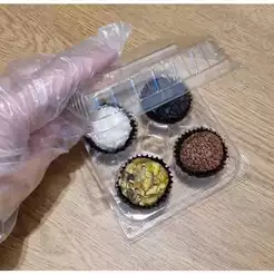 F654 EMBALAGEM PLÁSTICA QUADRADA PEQUENA 4 DOCINHOS FESTA BRIGADEIRO FIBRAFORM