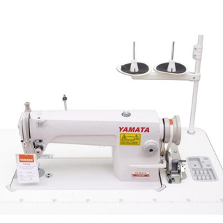Máquina De Costura Industrial Reta Yamata FY8700 Completa com Mesa BIVOLT