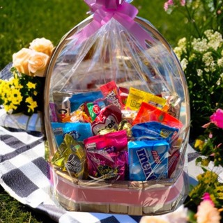 CESTA DOCE PRESENTE 50 ITENS CHOCOLATES BOMBOM DOCES GULOSEIMAS DIA DOS NAMORADOS ANIVERSÁRIO AVÓS PAIS em Oferta na Shopee