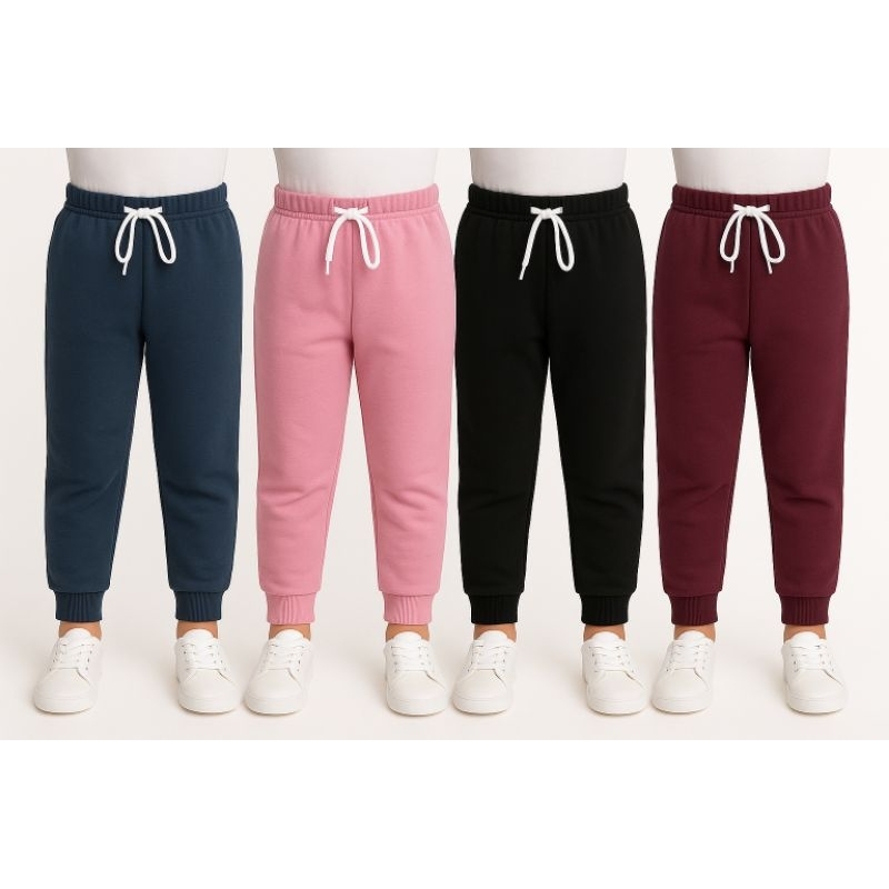 Kit 4 Calça de moletom infantil e juvenil com punho e elástico rebatido na cintura.